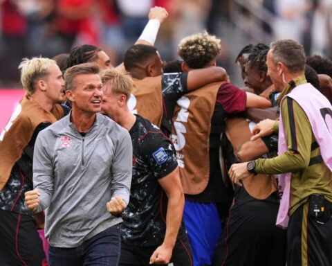 Canada beats South Africa 1-0 in World Cup's first knockout match on Stephen Eustáquio's late goal