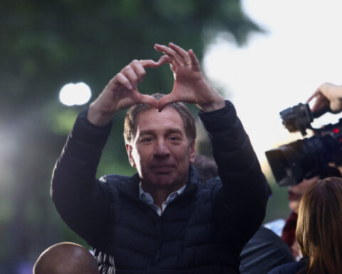 Argentine president names interior minister to be new cabinet chief