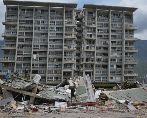 Grief and optimism clash in scramble to locate survivors 4 days after Venezuela earthquakes