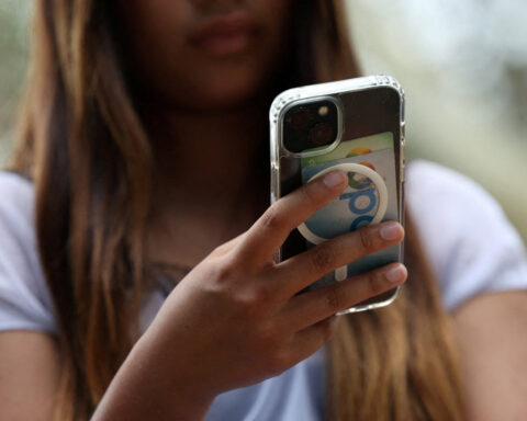 Australia gives regulator more power to pursue Big Tech over under-16 ban