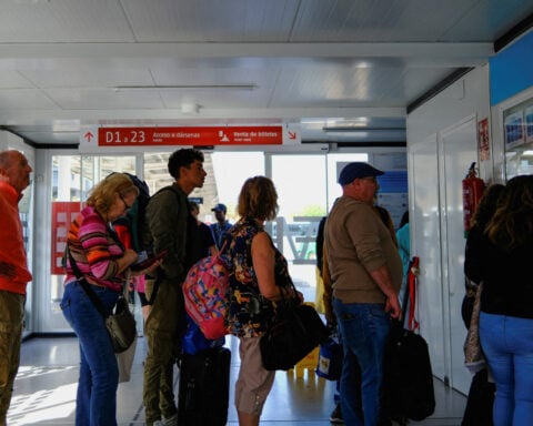 Spanish NGOs push undocumented migrants to apply for regularisation as deadline looms
