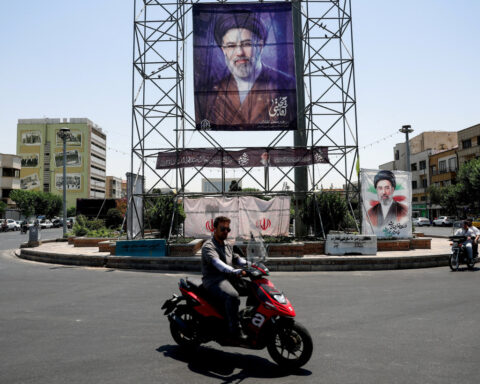 US and Iran negotiators head to Doha, but meeting uncertain