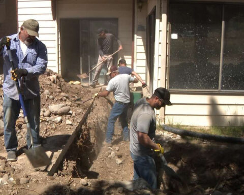 Community helps family who lost condo in Cottonwood Fire