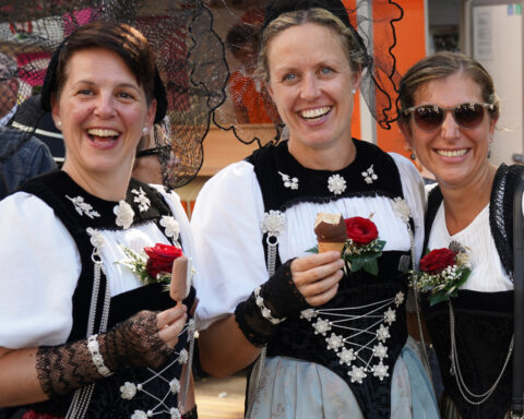 Heat forces yodelers at annual Swiss festival to sing in fountains