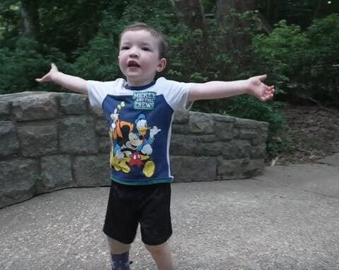 2-year-old amputee running just weeks after receiving prosthetic