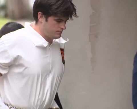 Man allegedly stabbed father 20 times in daytime murder at park: "He's killing me"
