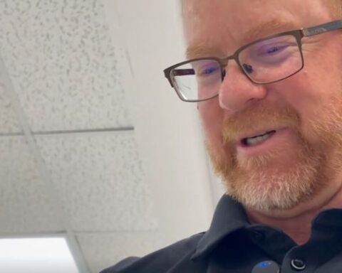 How a retiring teacher inspired 650K hours of student service