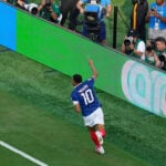 Mbappé scores twice to tie Messi for World Cup lead with 6 goals, France beats Sweden 3-0
