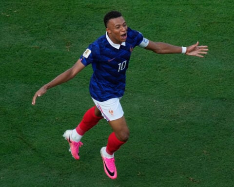 Mbappé scores twice to tie Messi for World Cup lead with 6 goals, France beats Sweden 3-0