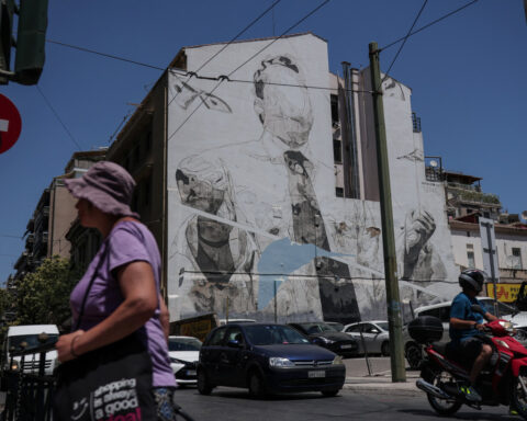A million vintage loans slow Greece's economic recovery