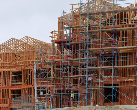 US construction spending inches up in May, but homebuilding weak