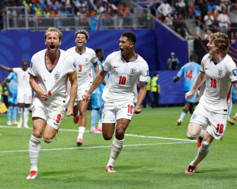 Harry Kane sends England into the round of 16 of the World Cup after 2-1 win against Congo