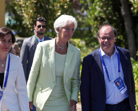AI hopes and fears dominate global central bank meet