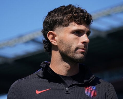 Soccer-Pulisic to start for United States in round-of-32 match against Bosnia