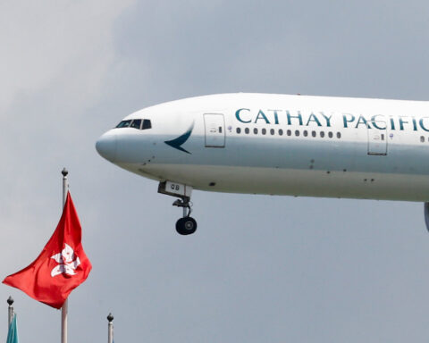 Airlines resume some Middle East flights but disruption continues
