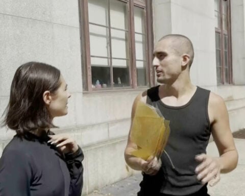 Couple charged with felonies for Empire State Building climb-turned-proposal