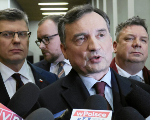 Hungary revokes refugee status of fugitive minister, Poland says