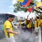 Soccer-Fans keep up World Cup spirit in extreme Philly heat