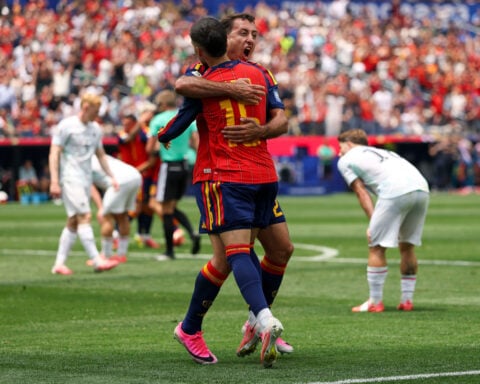 Spain waltzes past Austria into the World Cup Round of 16