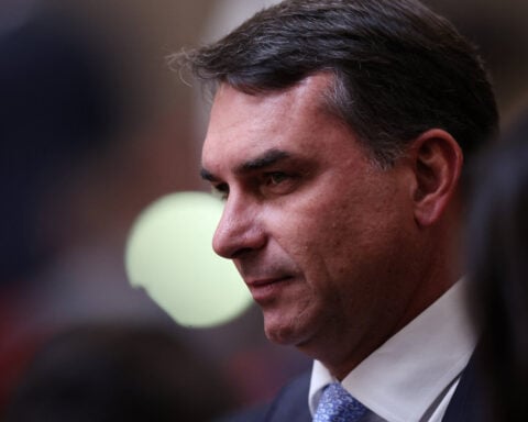 Flavio Bolsonaro proposes keeping Brazil's Pix away from non-Western payment networks