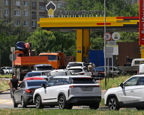 Novorossiysk suspends gasoline sales to private drivers as Russian fuel crisis bites
