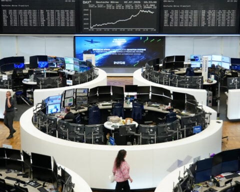 Stocks shake it off