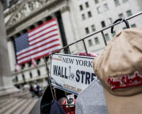 Global equity fund inflows rise as investors add tech stocks after market dip 