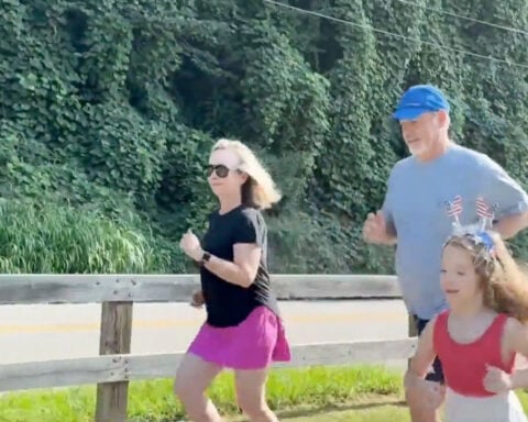 Georgia man keeps 5-decade Peachtree Road Race tradition alive: "A wonderful journey"