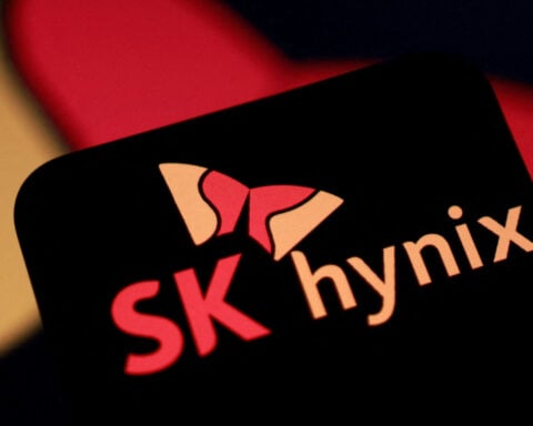 SK Hynix considering 0.5% fee payout in ADR offering, Bloomberg News reports