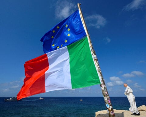 Pope Leo urges US to welcome immigrants in July 4 appeal from Lampedusa
