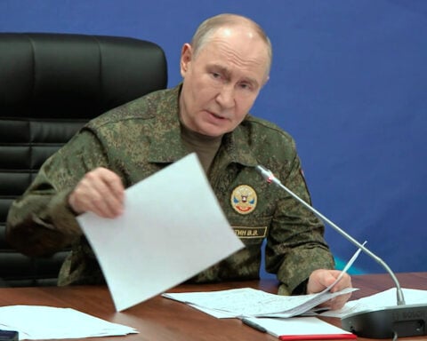 1 killed in attack on Crimea as Putin and Zelenskyy hold separate Trump calls