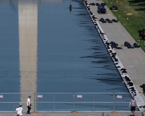 Trump's administration won't seek new bids to repair the Lincoln Memorial Reflecting Pool