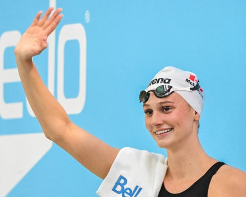 Summer McIntosh breaks women’s 200-meter butterfly world record at Canadian trials