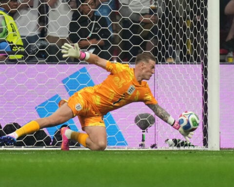 England hands Mexico its first World Cup loss at Estadio Azteca, winning 3-2 to reach quarterfinals