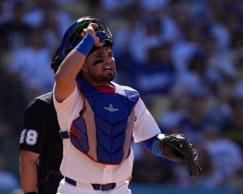 Dodgers' Eliézer Alfonzo makes MLB debut with sister, stepmother still missing in Venezuela quakes