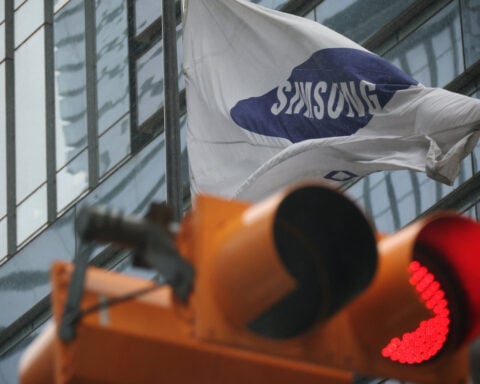 Samsung appliance workers to stage a rally protesting chip workers' wage deal