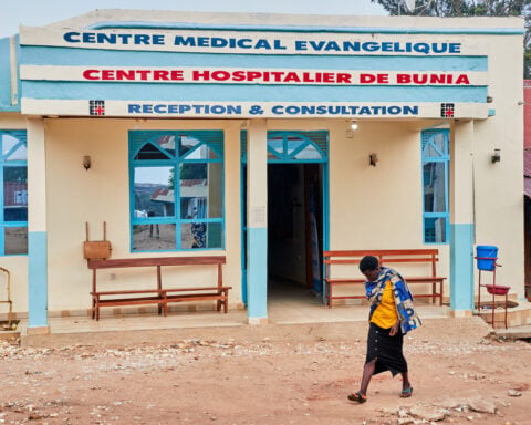 Ebola deaths in Congo top 500 as health workers threaten to strike