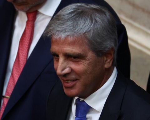 Argentina to tap multilateral loans, privatizations to meet debt payments