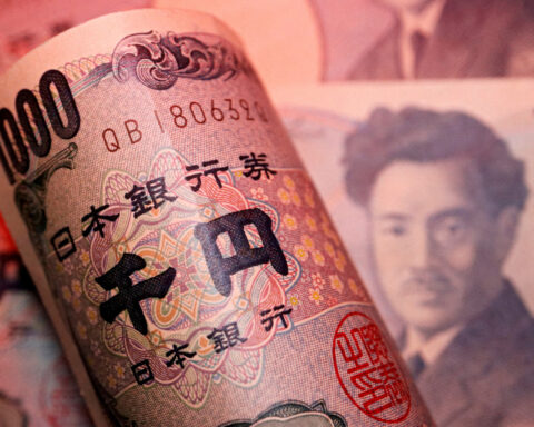 Dollar edges higher after data as yen holds near 40-year low