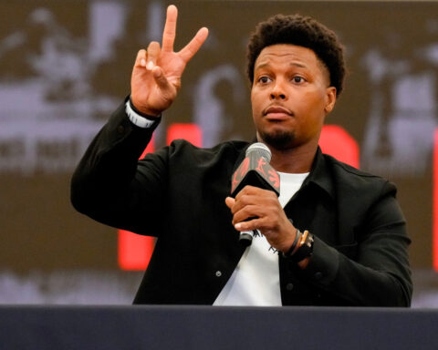 Kyle Lowry makes good on a promise: He signs with the Raptors so he can retire