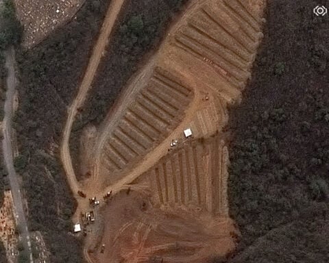 Venezuelan cemetery expands burials for earthquake victims, many of whom remain unidentified