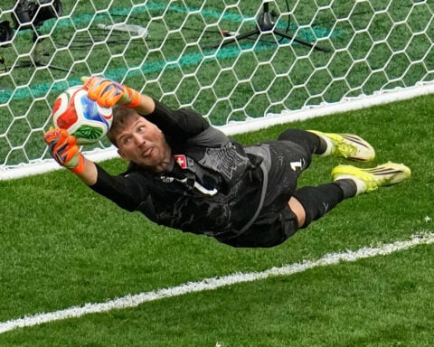 Ruben Vargas sends Switzerland to the World Cup quarterfinals with shootout win over Colombia