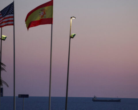 How can Trump 'cut off all trade' with Spain?