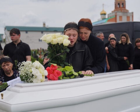 Russian attacks kill 4 across Ukraine, striking Kyiv for second straight day
