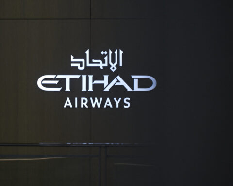 Etihad nearing deal to order 10 Boeing 787 jets, sources say