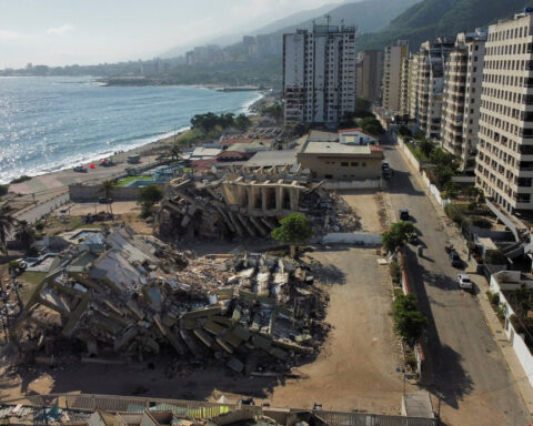 Death toll from Venezuela quakes rises to 3,811 as government seeks frozen funds