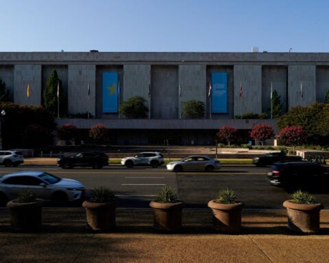 Smithsonian head says White House report unfairly characterized US history museum