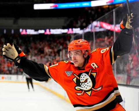 Anaheim Ducks keep Leo Carlsson, matching Flyers' $90 million offer sheet for young center