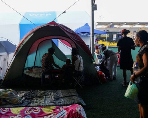 Overcrowded shelters, lack of clean water pose health risks after Venezuela quakes, PAHO says
