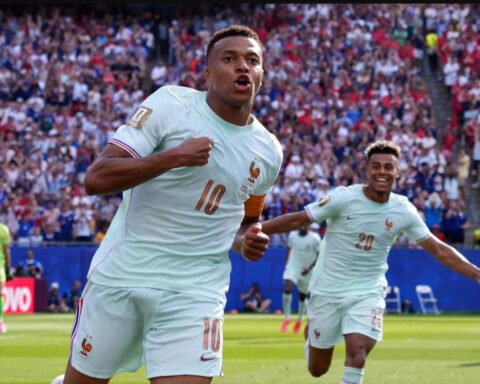France books a spot in the World Cup semifinals with a convincing 2-0 win over Morocco